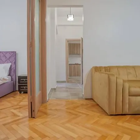Apartman 8 People ,old Town Bukarest